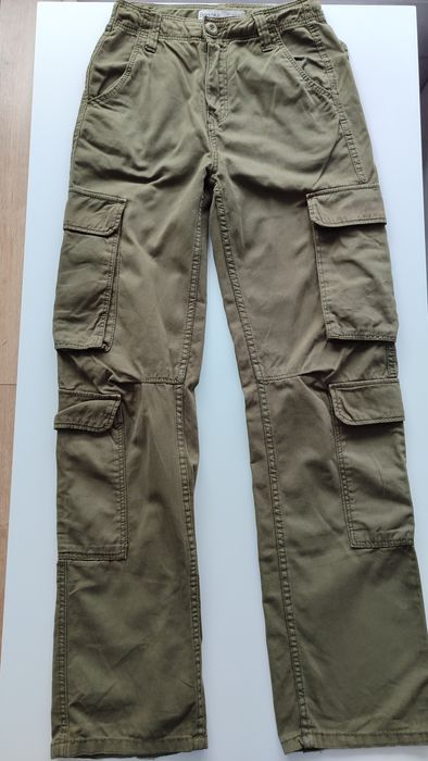 Zielone długie spodnie z kieszeniami XS 34 Bershka cargo khaki