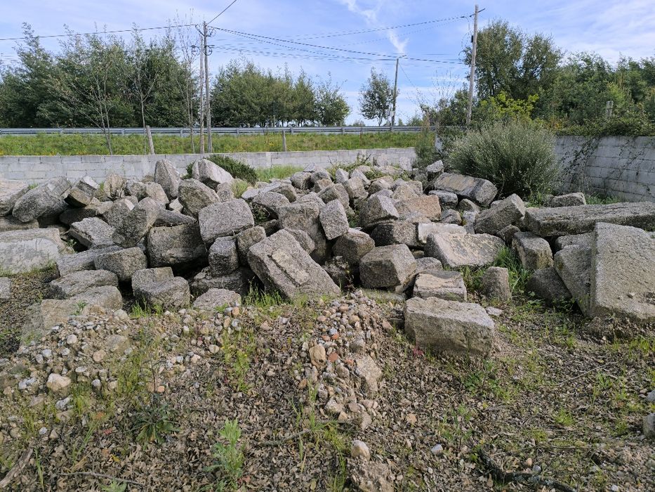 Vende-se Pedra de Granito