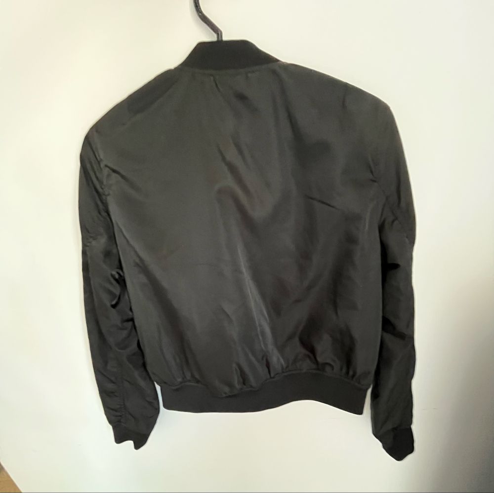 Kurtka bomberka Pull&Bear M - czarna