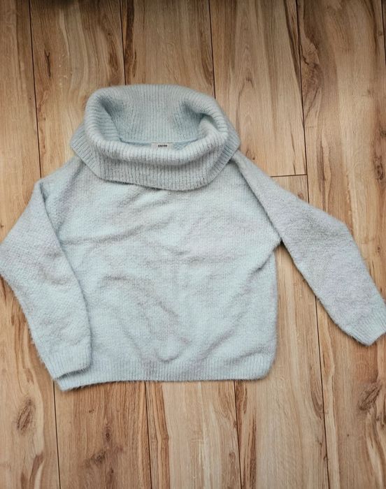 Błękitny golf gruby sweter