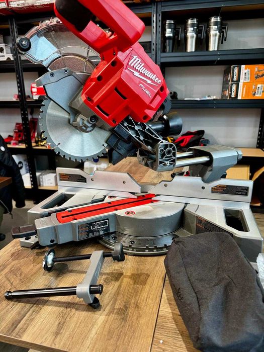 Piła ukośnica z posuwem M18 Milwaukee 2733-20 piła ukosowa PROMOCJA