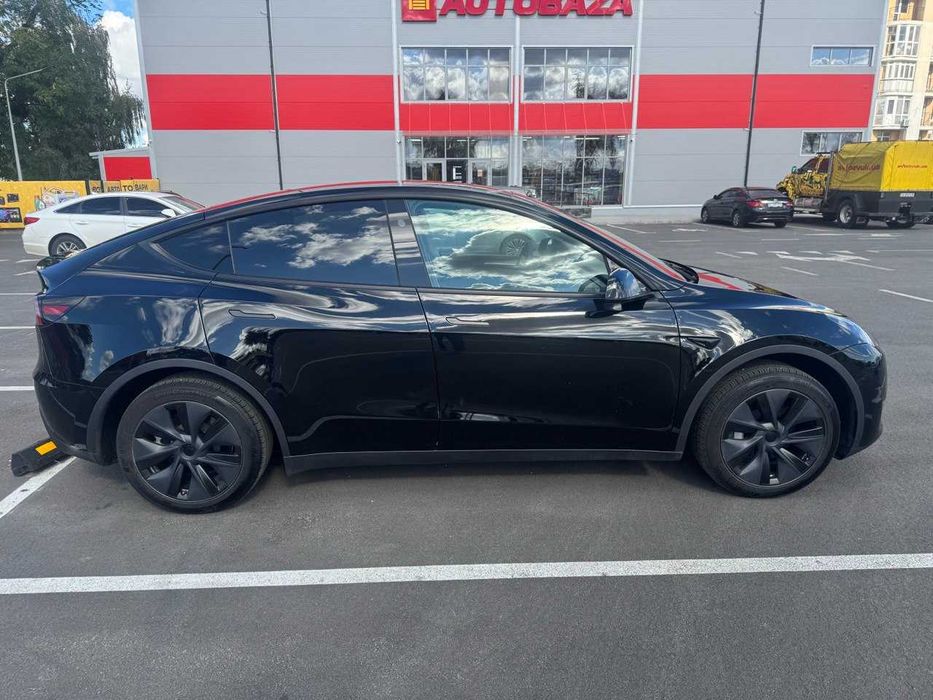 Майже нова сама дальнобійна Tesla Model Y! 2024р