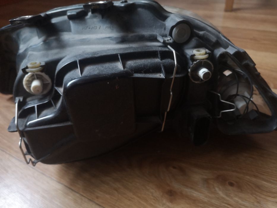 Lampa reflektor Valeo  seat ibiza 6l prawa. R. EUROPA