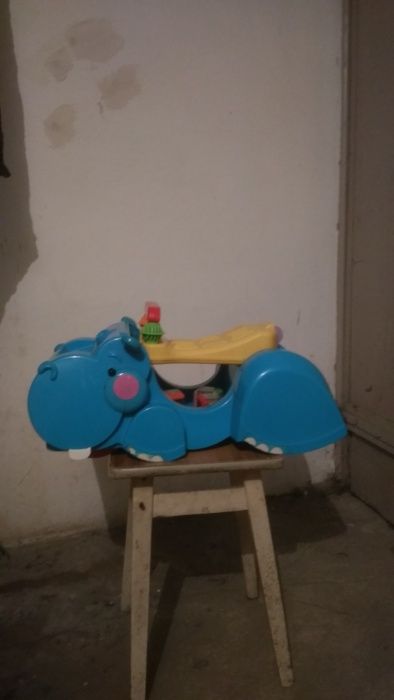 Sprzedam chodzik pchacz Fisher price