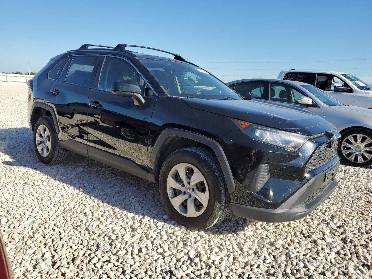 2019 TOYOTA RAV4 LE чорний колір