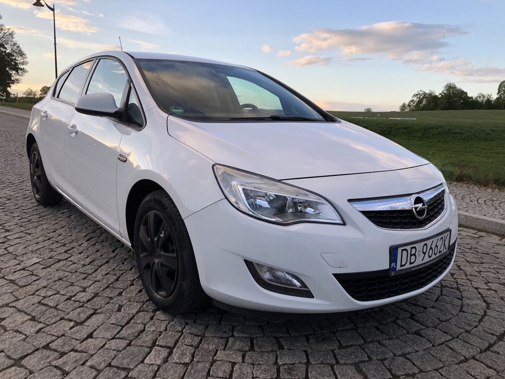 Opel Astra J 1.7 Cdti Sprowadzona Zarejestrowana w Polsce