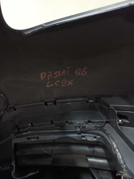 VW Volkswagen Passat B6 zderzak czarny LC9X przód przedni kompletny