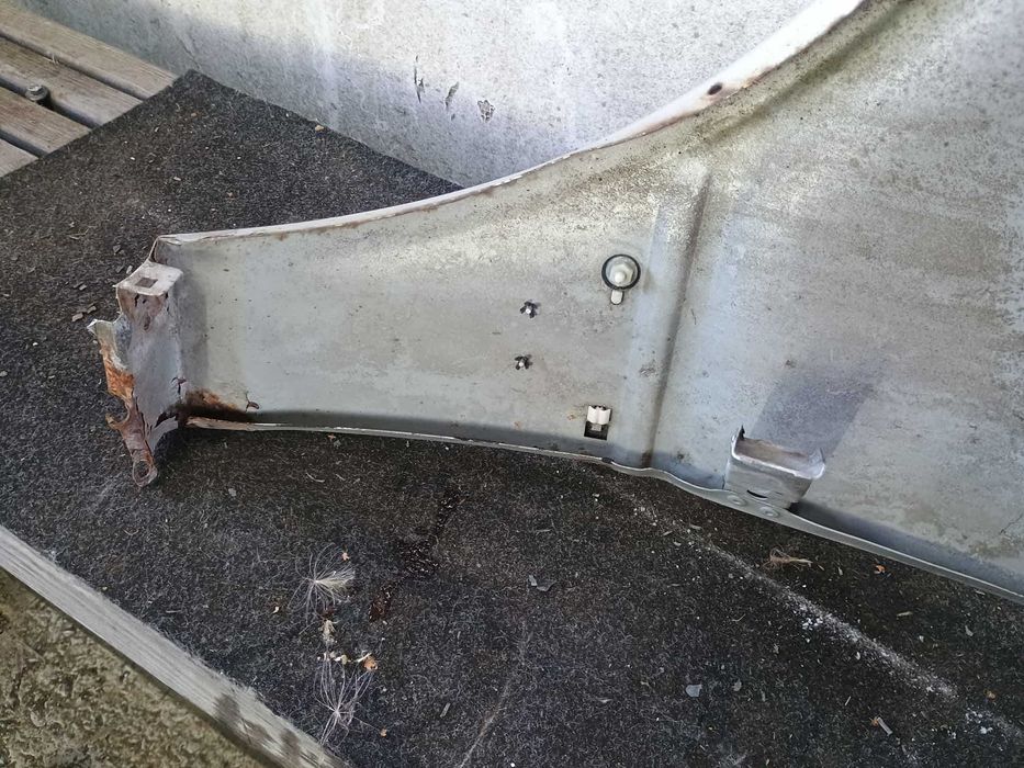 Błotnik Prawy Przód Prawy Przedni Audi 80 B4