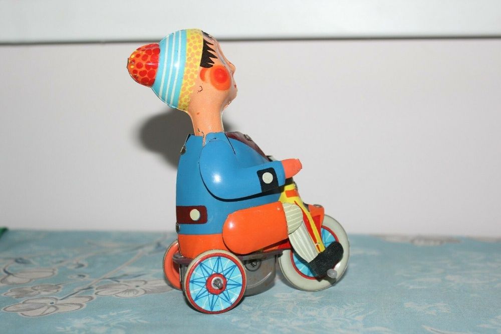 Заводная игрушка из жести: Мальчик на велосипеде, Фирма Kovap
