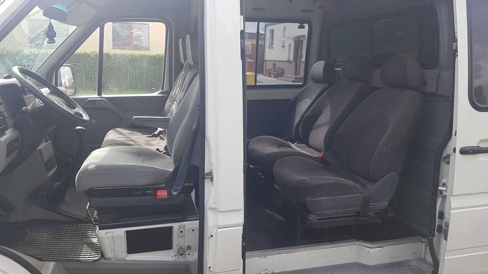 Wynajem Wypożyczalnia Samochodów Dostawczych Brygadówka 6 osobowy bus