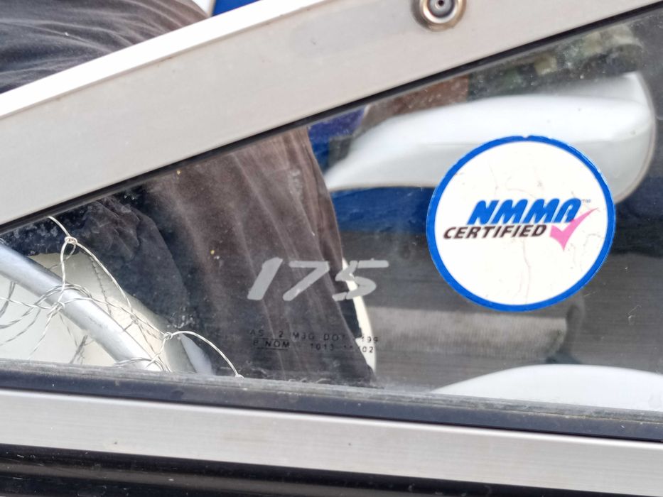 Bayliner 175 катер