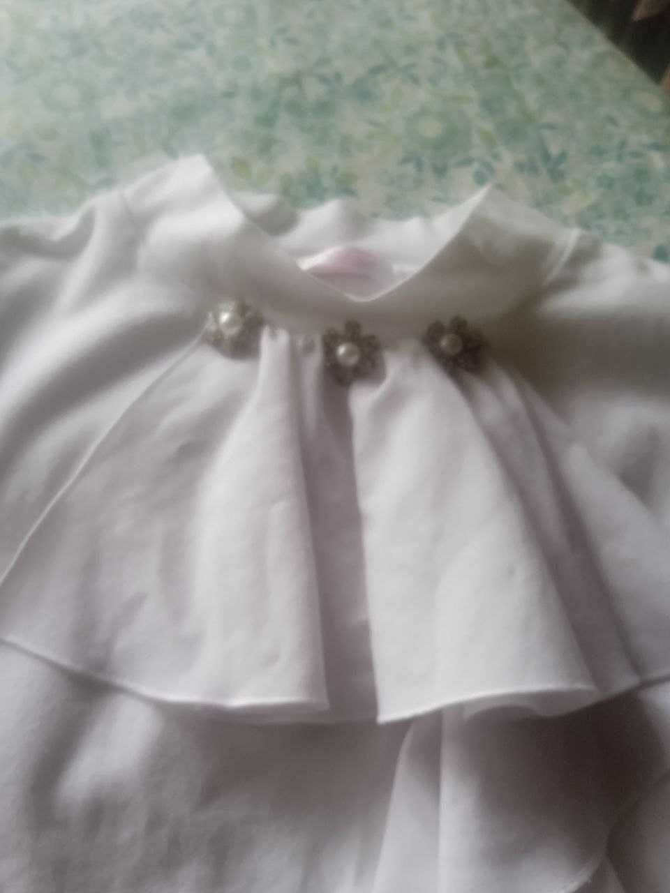 Белая блузка для девочки 5-7 лет, в отличном состоянии. рост 146-148