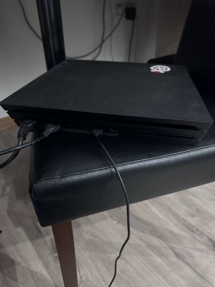 PS4 Pro 1 TB - Venda ou troca