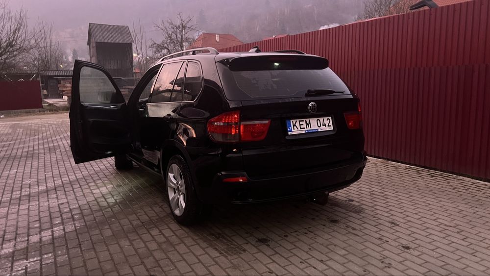 Автомобіль BMW х5 е70