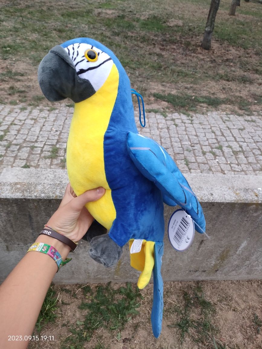 Papagaio azul e amarelo peluxe