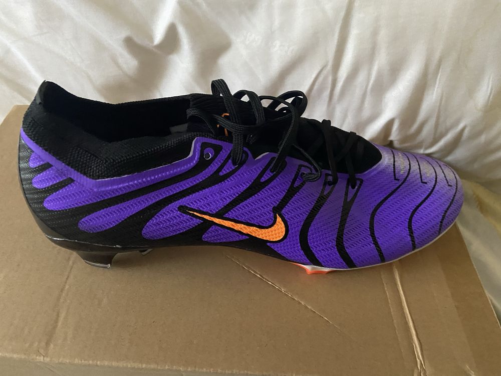 Chuteiras Nike novas