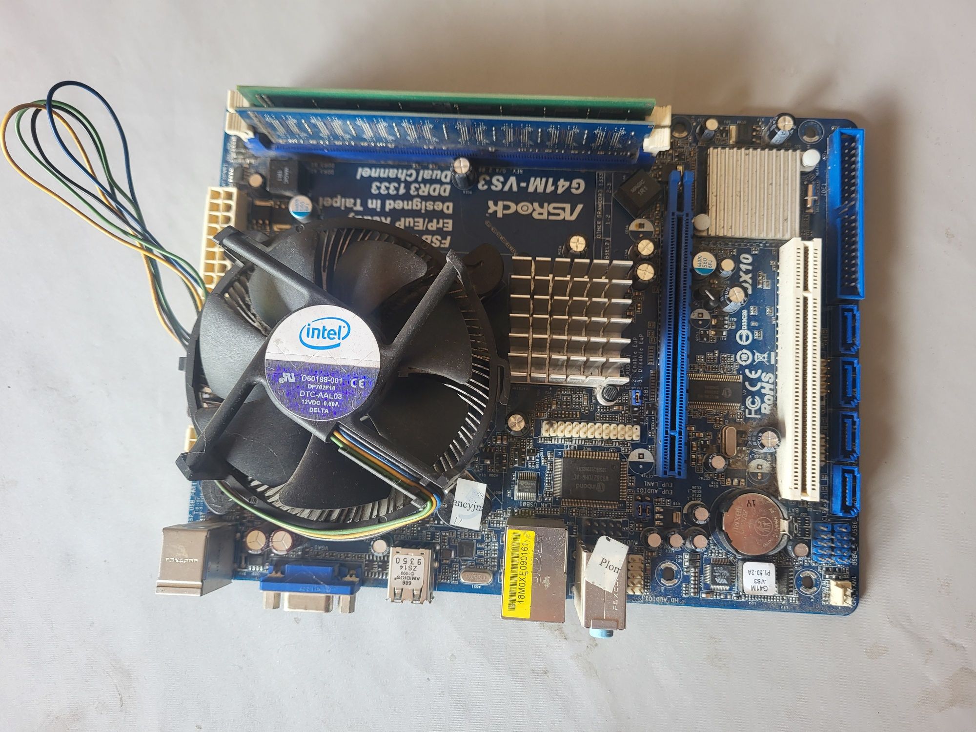 ASRock G41M - VS3 + Quad 4x25 GHZ + 6 GB + Radiator.
G41M-VS3ASRock
G4
