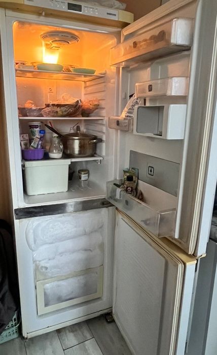 Холодильник Samsung