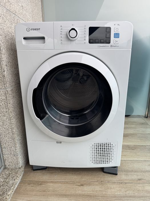 Máquina de Secar Roupa INDESIT YT M11 83K RX EU