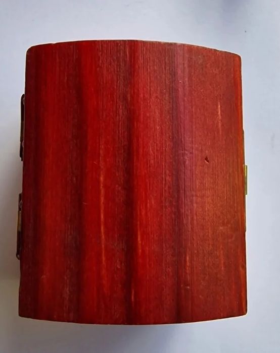 Caixa de Madeira Maciça Artesanal "Signo Leão" Vintage