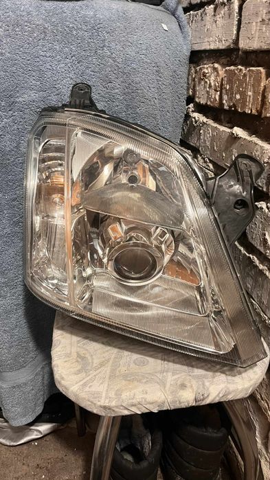 Lampy przód ksenon Meriva A