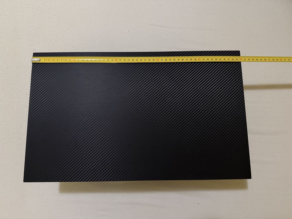 Mesa Pequena com acabamento estilo em fibra de carbono - 50x30 cm