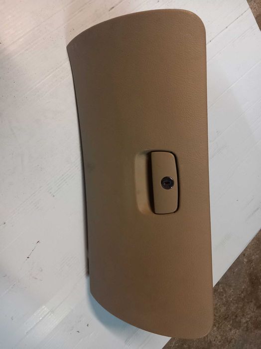 Tampa porta luvas vw passat bege ou skoda  Superb