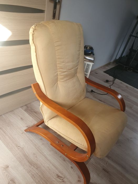 Dwa fotele beżowe, stan bardzo dobry