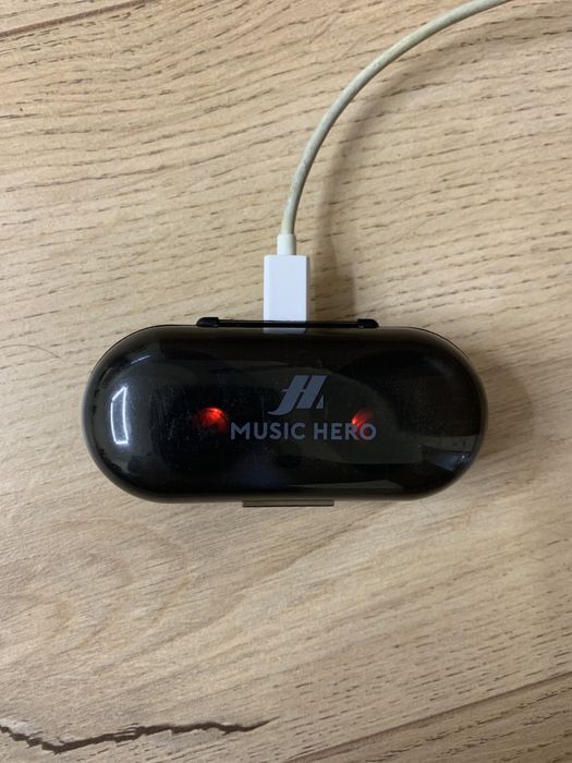 Wireless stereo earset