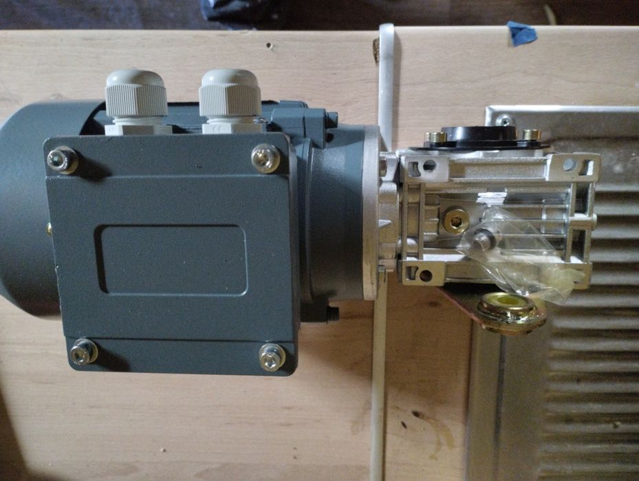 Silnik 3 fazowy omec motors 0.37 kw z przekładnią