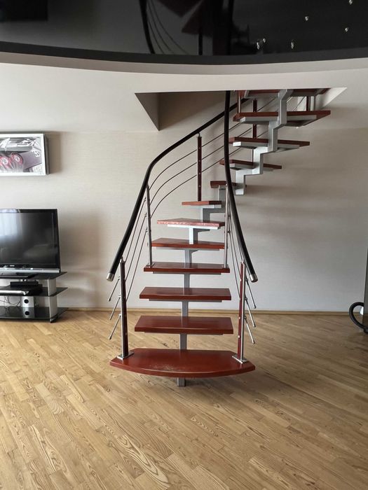 Оренда квартири з 3 спальнями по вул. Затишна, 15. Новий будинок,гараж