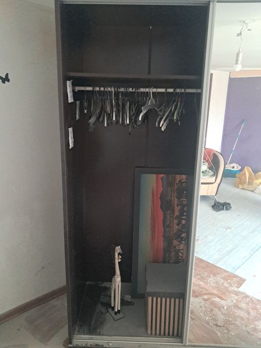 Szafa przesuwna z lustrem