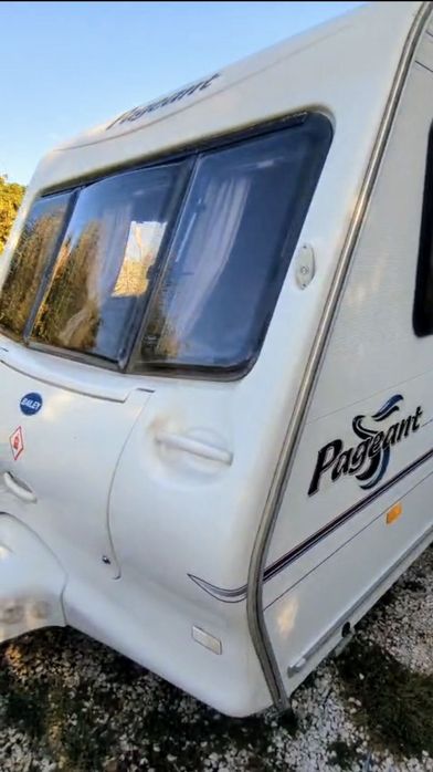 Caravana ,/ 4 pessoas/ impecável/ levo ao sitio