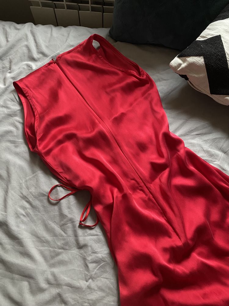 Czerwona sukienka z marszczeniami S