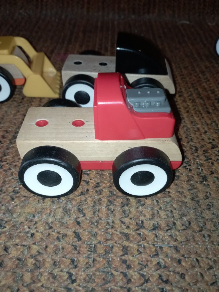 Drewniane samochodziki z IKEA, zabawki dla dzieci