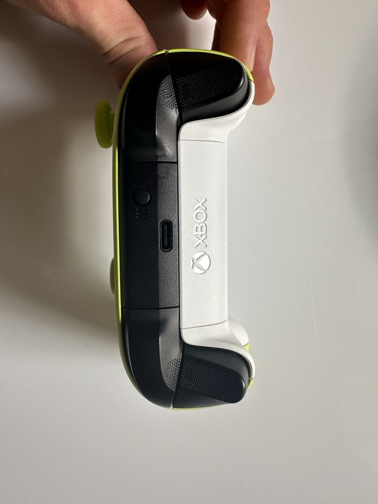 Kontroler Xbox X/S Electric Volt