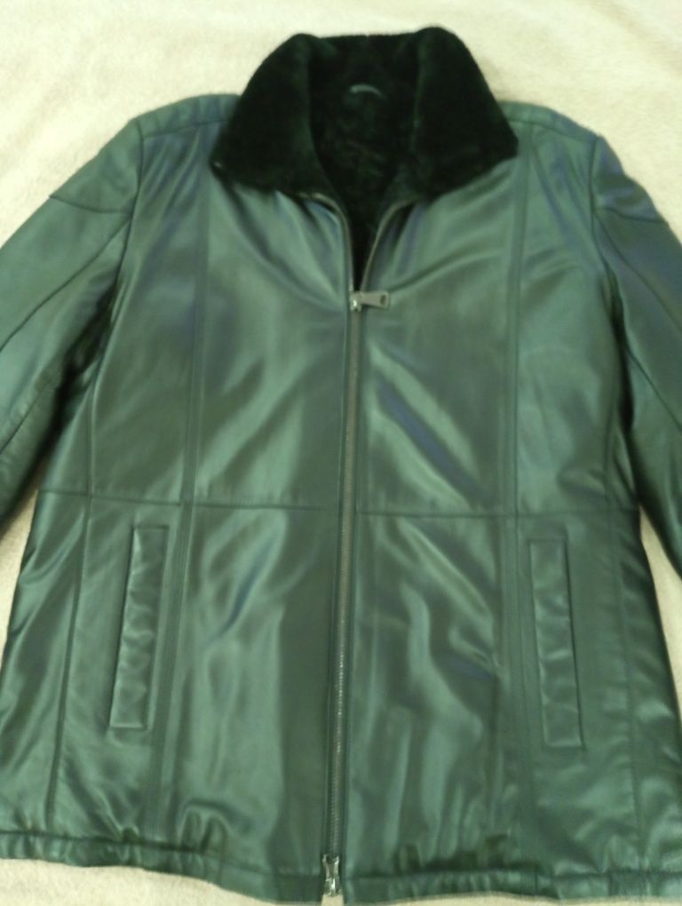 Продам зимнюю мужскую куртку на цигейкей 54р