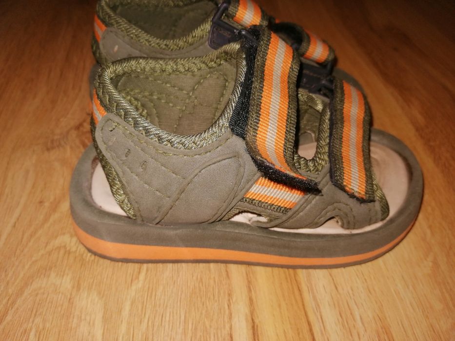 Sandały rozmiar 24 długość wkładki 15cm