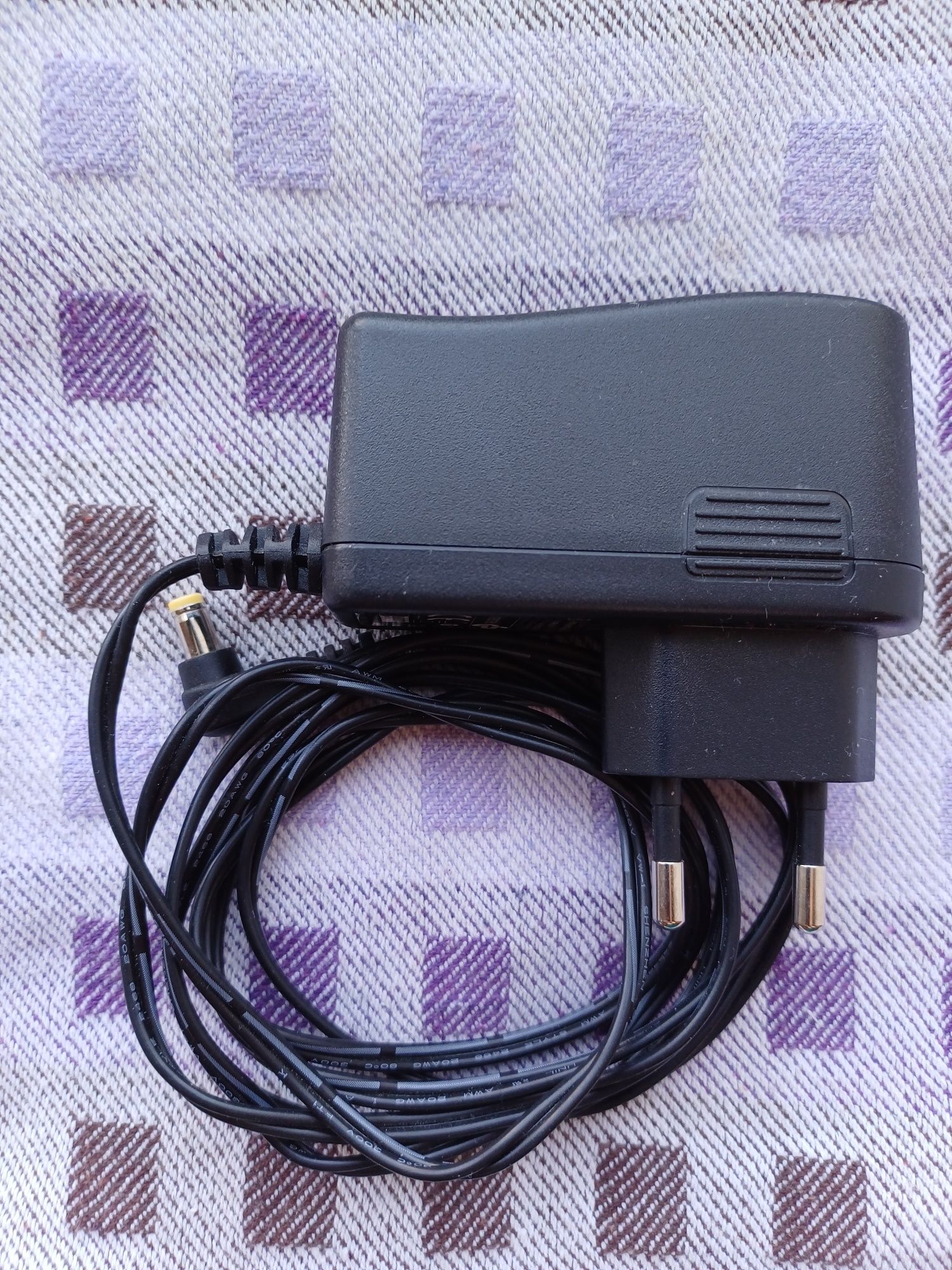 Продам адаптер питания input 220V autput 5V 2A