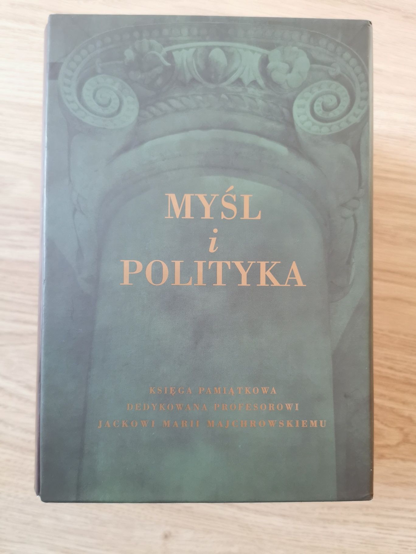 Trylogia myśl i polityka