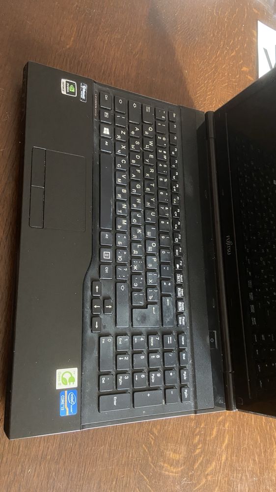 Продам ноутбук Fujitsu Lifebook AH532