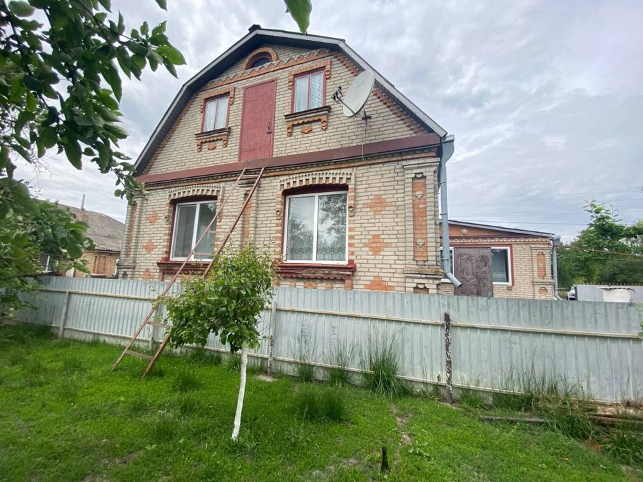 Продам будинок з великою земельною ділянкою