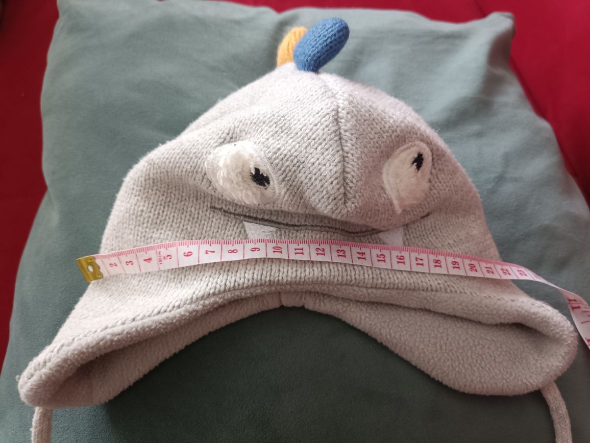Szara siwa czapka zimowa irokez rekin zęby oczy bal przebierańców