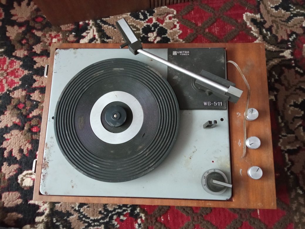 Stary gramofon UNITRA Fonica niestety brak kabla sieciowego.