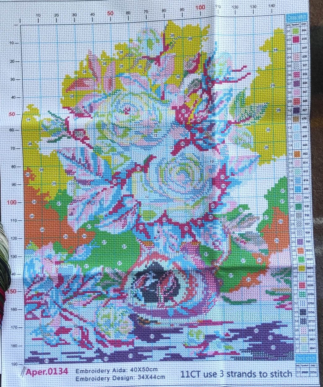 40 * 50 cm. Zestaw haftu krzyżykowego + kanwa do wyszywania+2 igły.