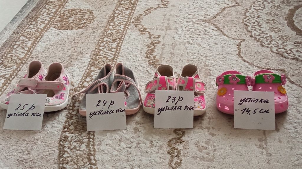 Продам дитячі капчики для дівчинки