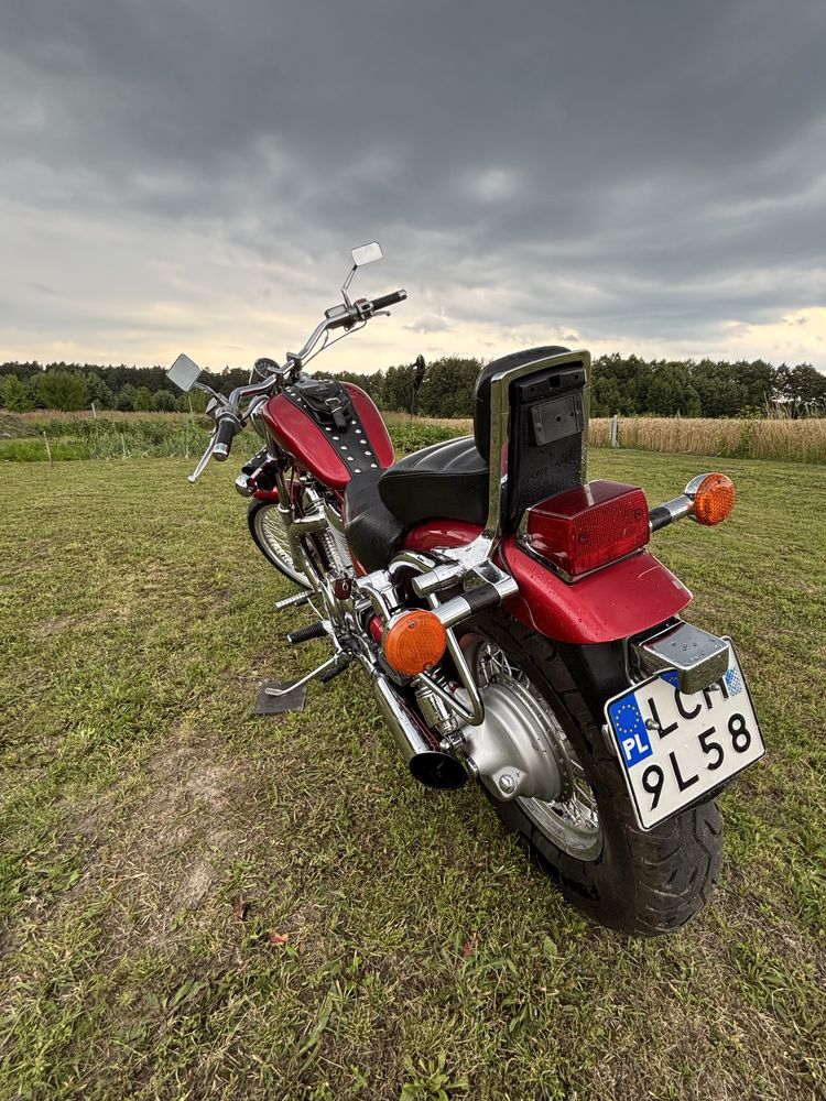 Suzuki Intruder VS