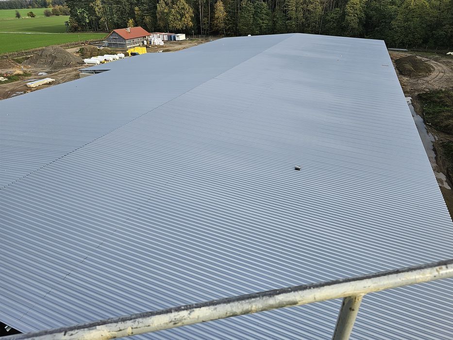 Montaż konstrukcji stalowych, płyty obornickiej, blachy trapezowej.