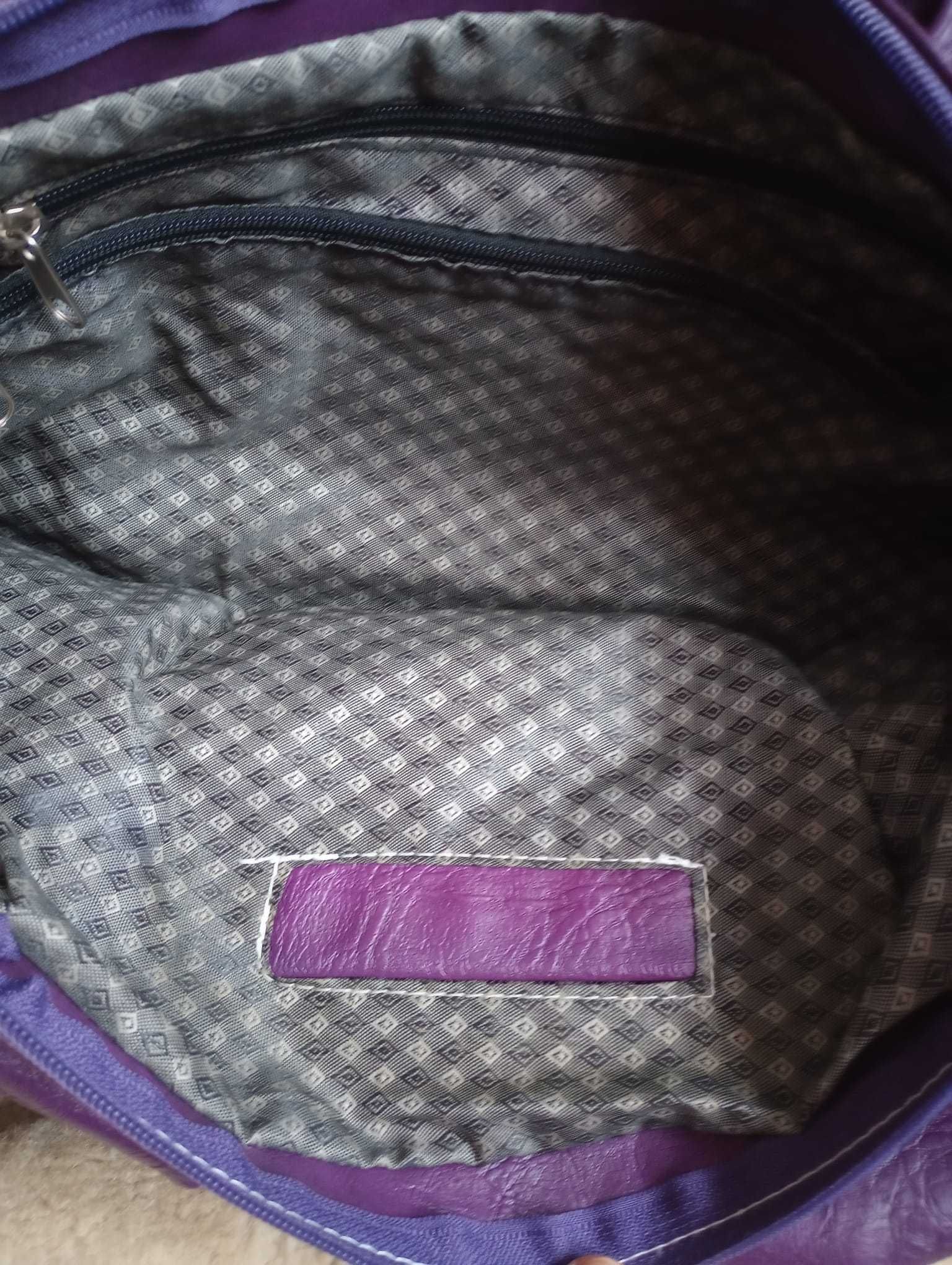 Sprzedam torebkę damską w kolorze śliwkowym z logo GG