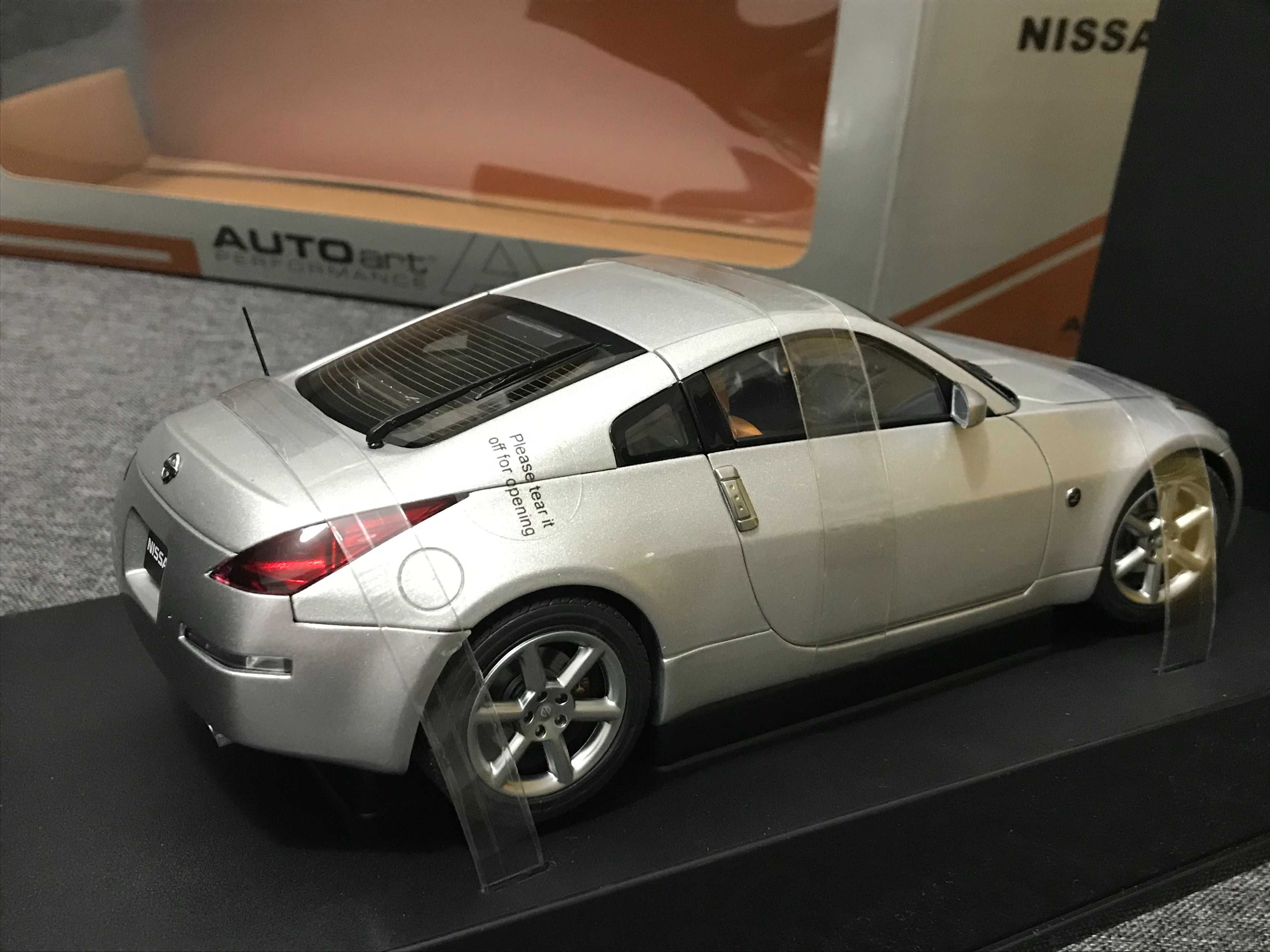 1/18 Autoart model Nissan 350z Fairlady Z